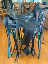 Excellent 16 SYNERGIST western saddle with MATCHING BRIDLE  Blk with Tan trim.