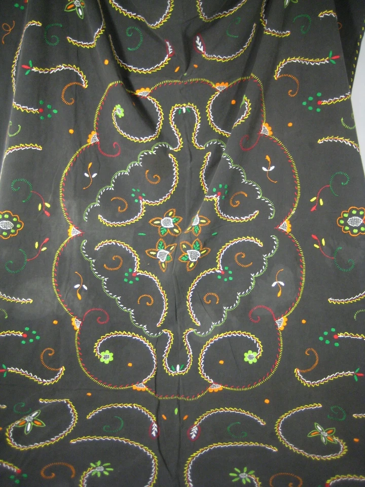 Tablecloth Napkin Set 16 Black Stitching Flowers Floral Cotton 72 x 53 In Stain - Image 2 of 4