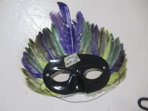 Feathered Masquerade Ball - Mardi Gras Mask Multicolored - Picture 4 of 4