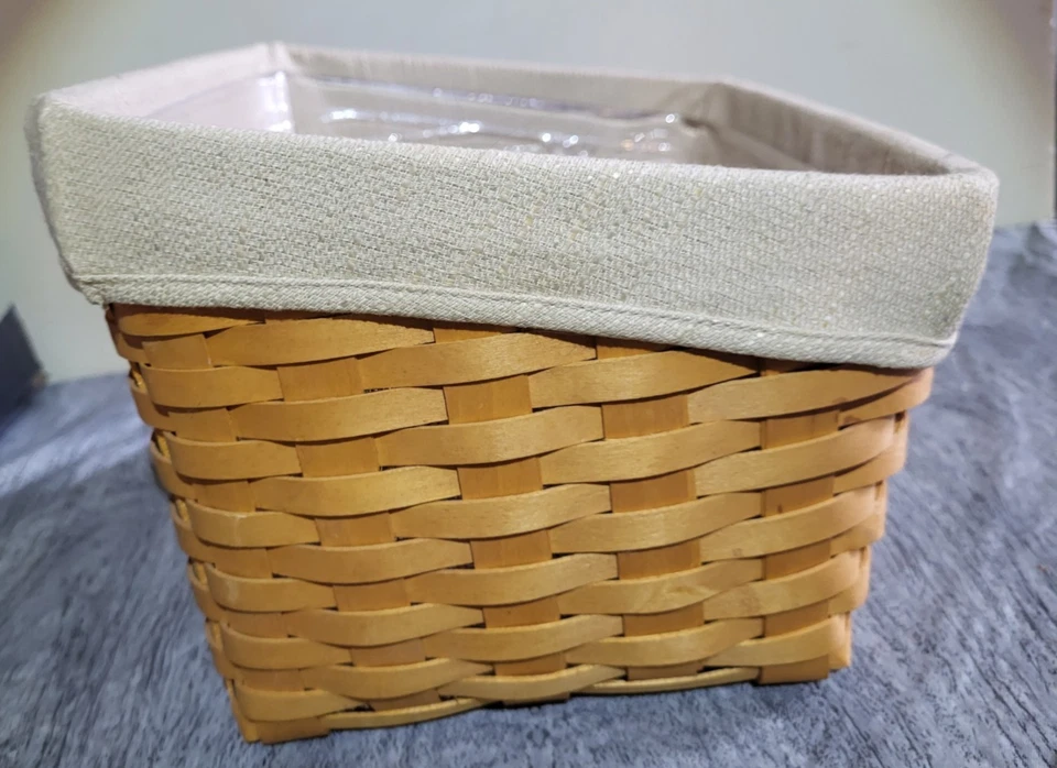Cesta inclinada Longaberger con protector y forro tejida a mano retirada 2001 EE. UU. Foto 4 de 4