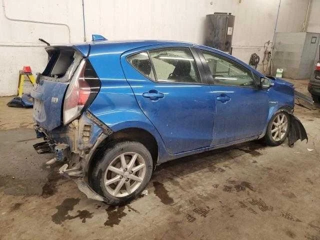 Toyota Prius C puerta control pasajero derecho bisagra trasera tope detención 2017 2016  Foto 3 de 4