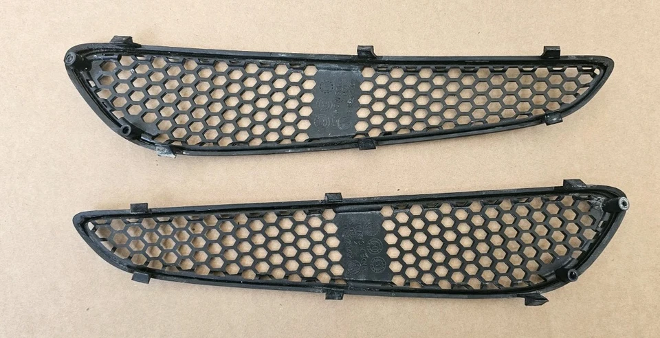 2004 2005 Pontiac Bonneville GXP Lower Bumper Grille Insert Trim RH LH - Image 2 of 3