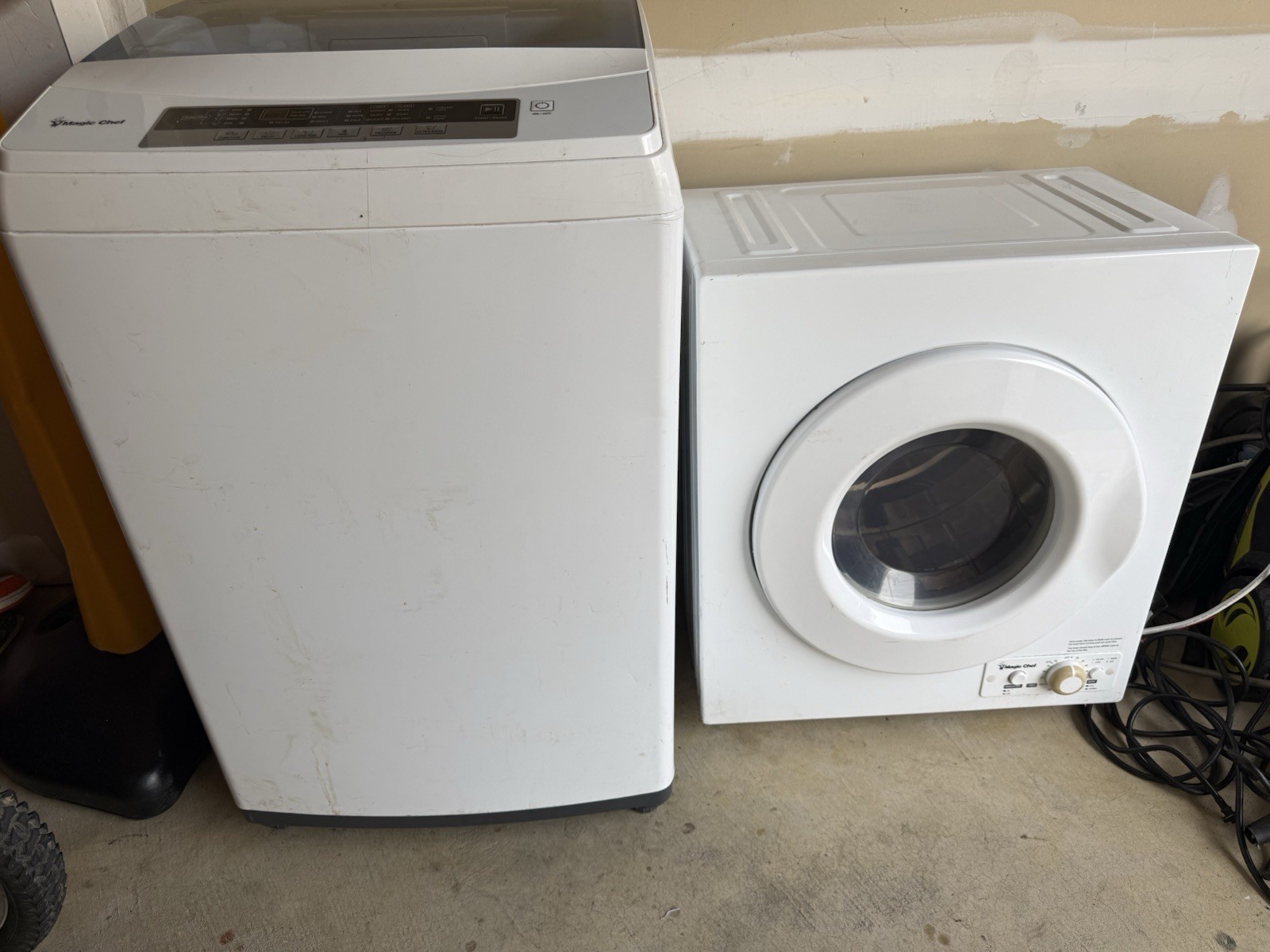 Magic Chef 2.7 Cu. Ft. Combo Washer and Dryer (MCSCWD27G5)