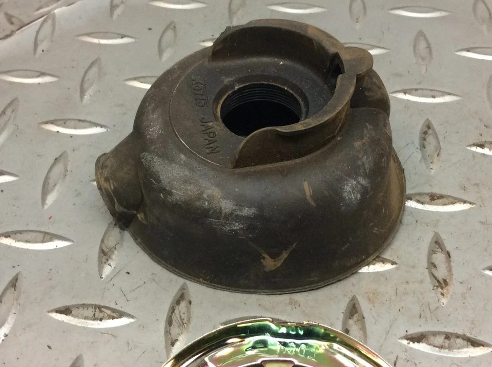2002 02-05 Yamaha Vino 50 YJ50 Headlight Bulb Cover & Ring - Image 4 of 4