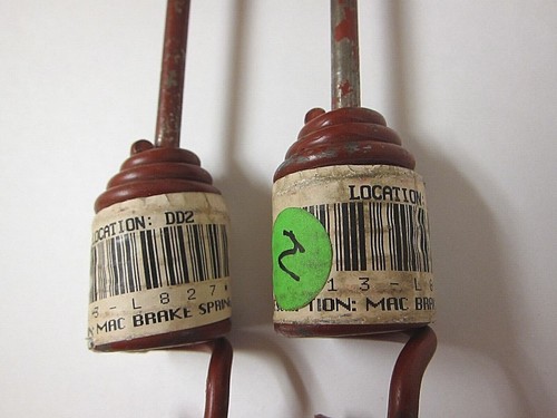 Lot of 2 NOS New Genuine Bulldog Mack Trucks Brake Spring 13-L827 - Picture 8 of 10