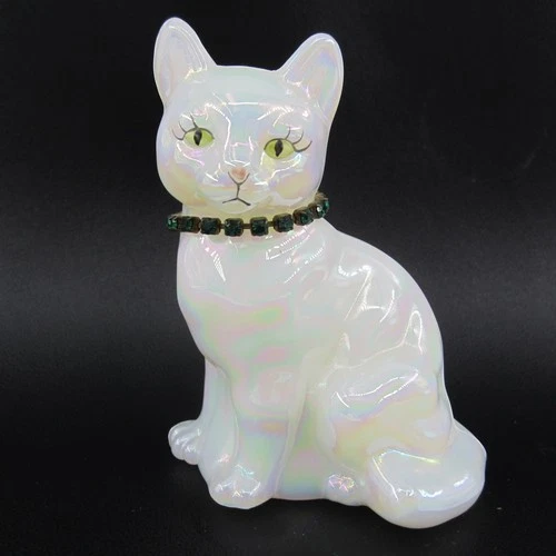 Vtg Fenton Glass White Opalescent Cat Figurine Green Collar May Emerald