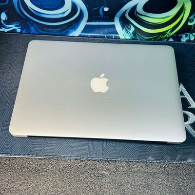 Apple MacBook Air A1466 13.3” – Intel Core i5 – 4GB RAM 120GB SSD
