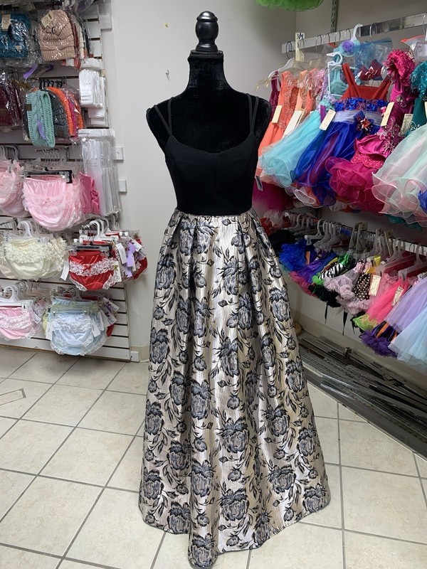 Size 0 Black Floral Prom Homecoming Pageant Formal Gown Dress with Pockets NWT