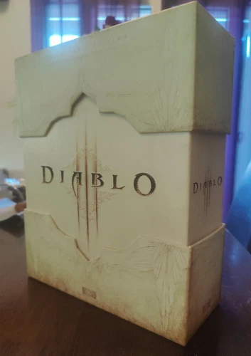 Diablo III Collector's Edition PC - Box and Accesories