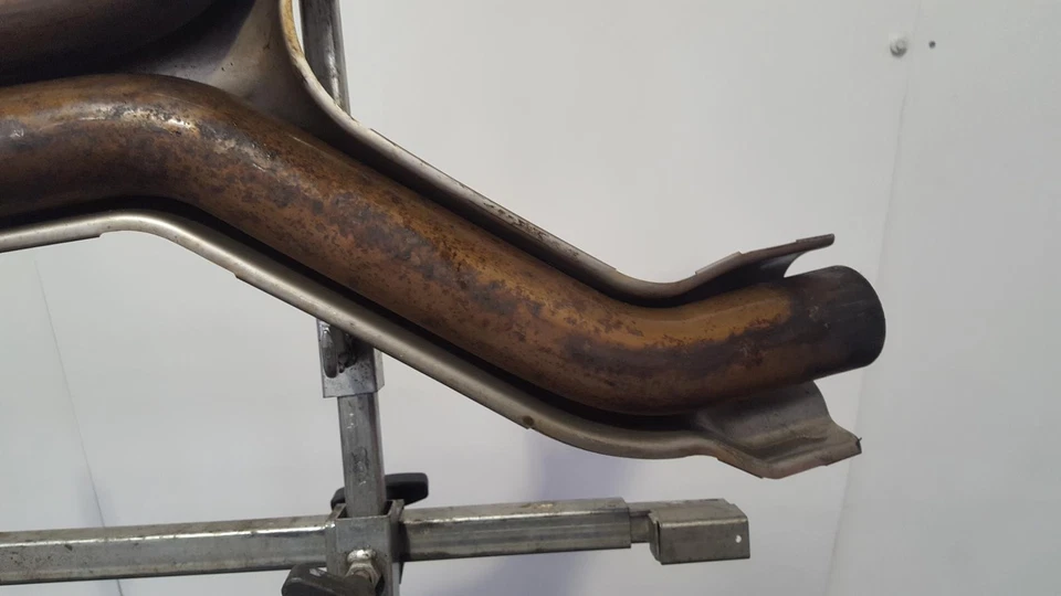 Aston Martin Vantage 2006 4,3 L gasolina 6 velocidades escape manual tubo medio Foto 3 de 4