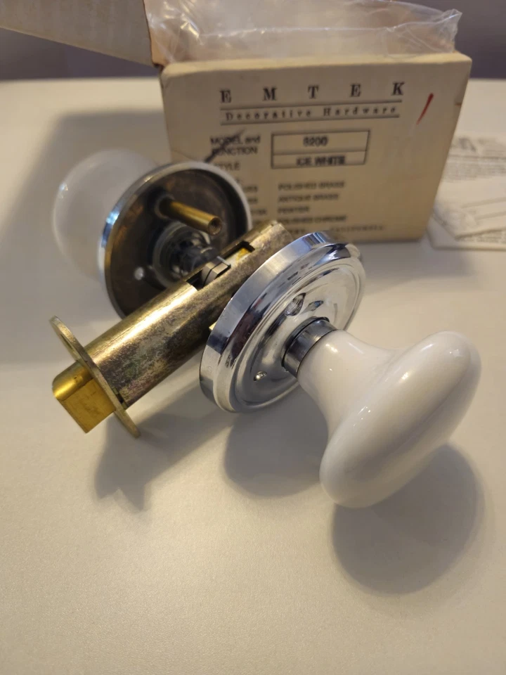 Juego de perillas de privacidad de porcelana blanca hielo Emtek 8200 US26 cromo pulido Foto 4 de 4