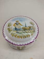Boîte ancienne faïence Lille décor Femme avec son chien fleurs et  terril 