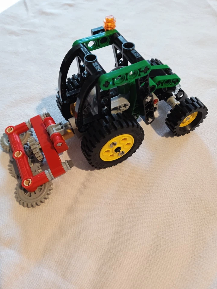 LEGO Technic 8281 Mini Tractor, photo 4 sur 5