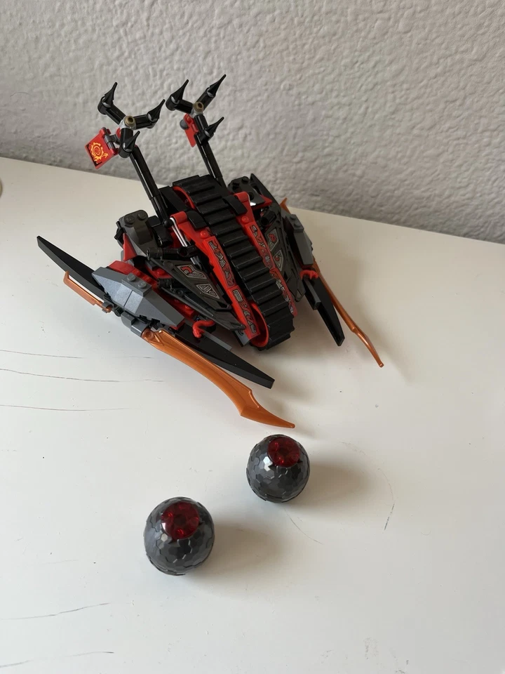 LEGO Ninjago 70624 Vermillion Invader, foto 2 de 3