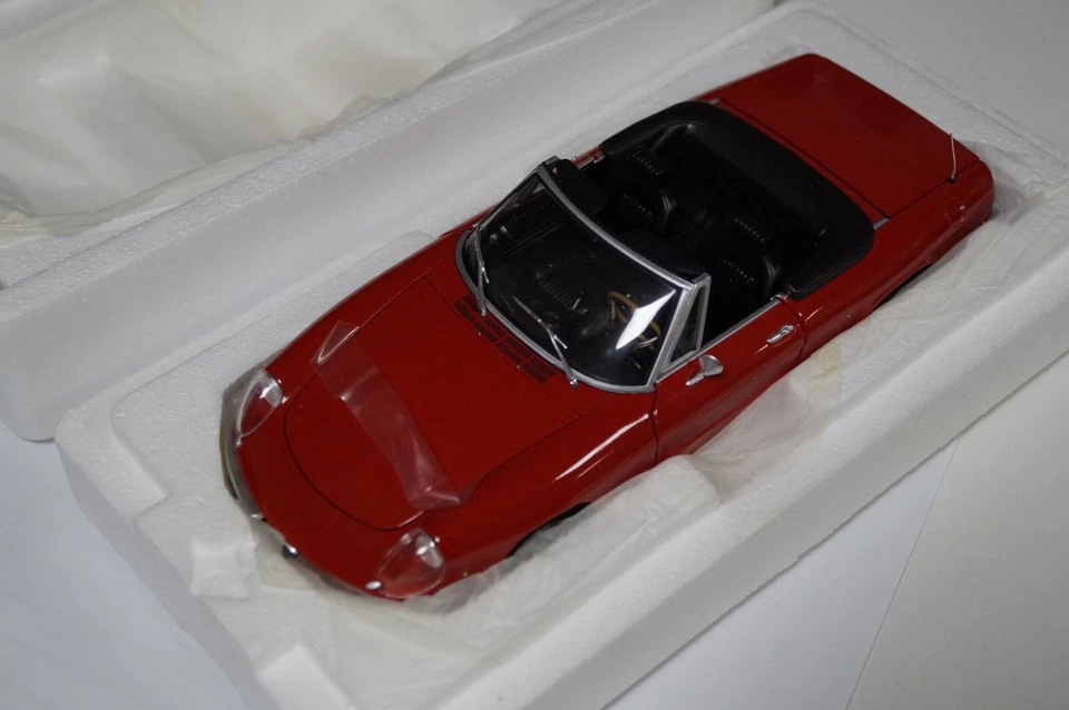 Alfa Romeo Spider 2000 - 1970 - MINICHAMPS 1:18 - (NUOVO) in scatola chiusa - Immagine 2 di 4