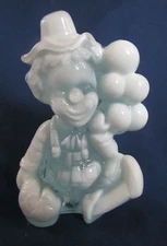 MOSSER GLASS CLOWN HOLDING BALLOONS OCEAN BLUEOPAL. CLEO 3-1/2" TALL MARKED M 8
