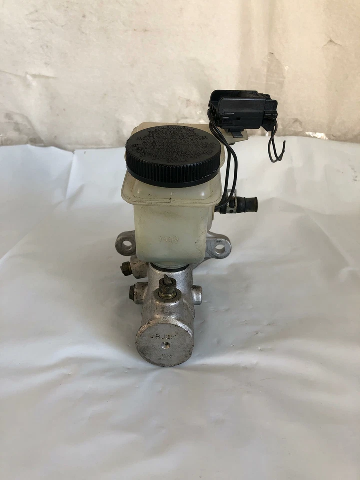 Главный тормозной цилиндр 2001 - 2003 MAZDA PROTÉGE с бутылкой жидкости хэтчбек G - Изображение 2 из 4