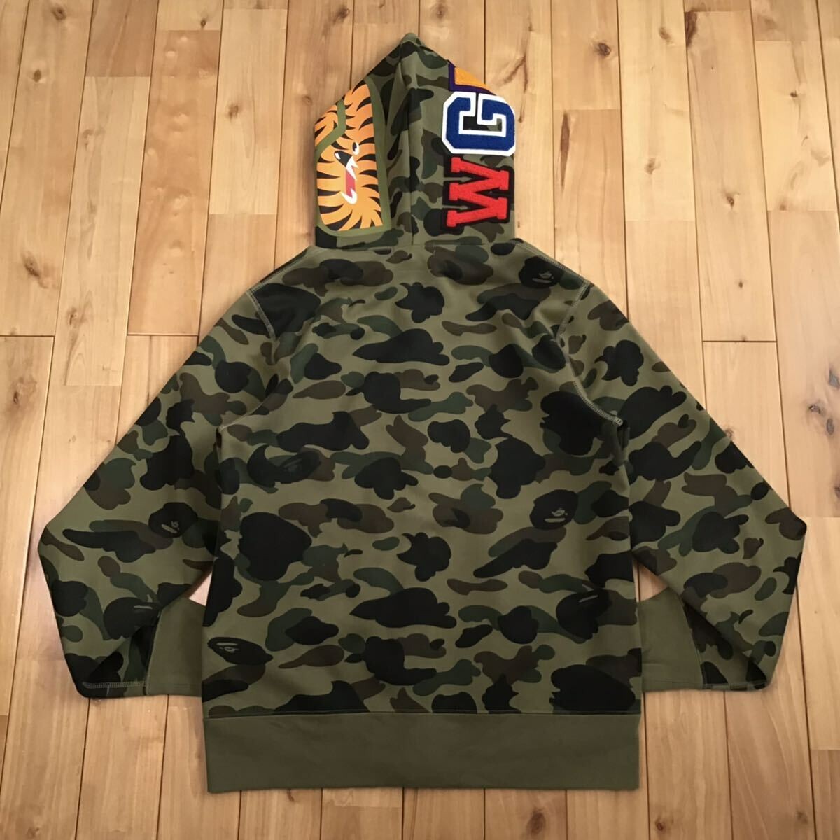 BAPE シャーク　スカジャン GIANT SHARK FULL ZIP HOODIE | bape.com