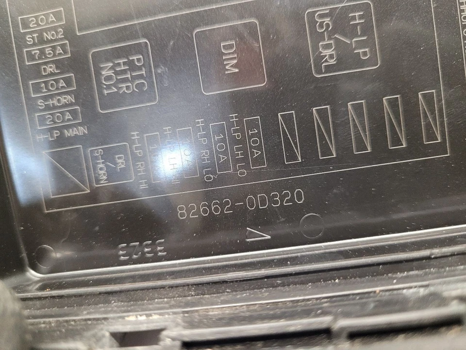 12-19 TOYOTA YARIS RH Passenger Right Fuse Box Engine Hatchback 8263152020 Foto 4 de 4