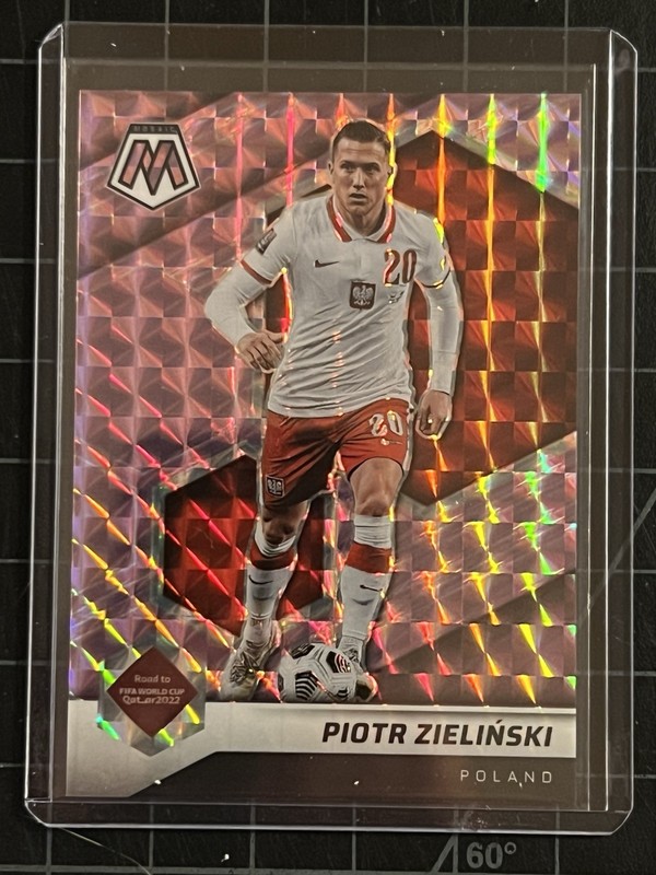 2021 Panini Mosaic Road to FIFA World Cup Piotr Zielinski Mosaic Gold /49