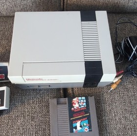 Nintendo Entertainment System NES Console w/ 2 Controllers, Mario/Duck Hunt