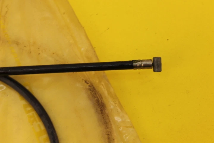 CABLE DE FRENO DELANTERO 58110-03741 NUEVO DE FÁBRICA OEM SUZUKI 1973 MT50 Foto 3 de 4