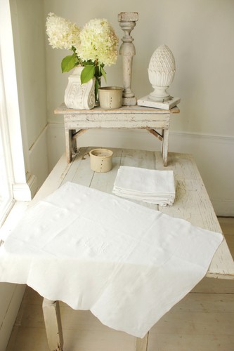 Set of 8 Vintage Holiday Napkins GM monogram linen 31 X 26 inches white 1900 - Picture 3 of 10
