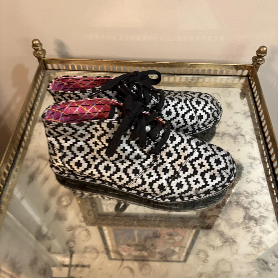 Botas TOMS para mujer talla 6,5 negras blancas de lona chukka con cordones geométricas aztecas Foto 3 de 4