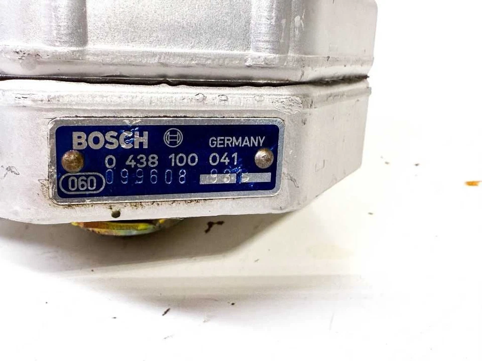 Distribuidor de inyección de combustible Bosch 72-80 Mercedes R107 450SL W116 450SE 0438100041 Foto 2 de 4