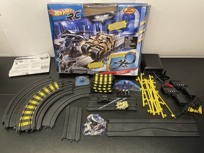 Hot Wheels Gotham City Getaway Slot Car Set Batman Tumbler Batmobile HO Scale