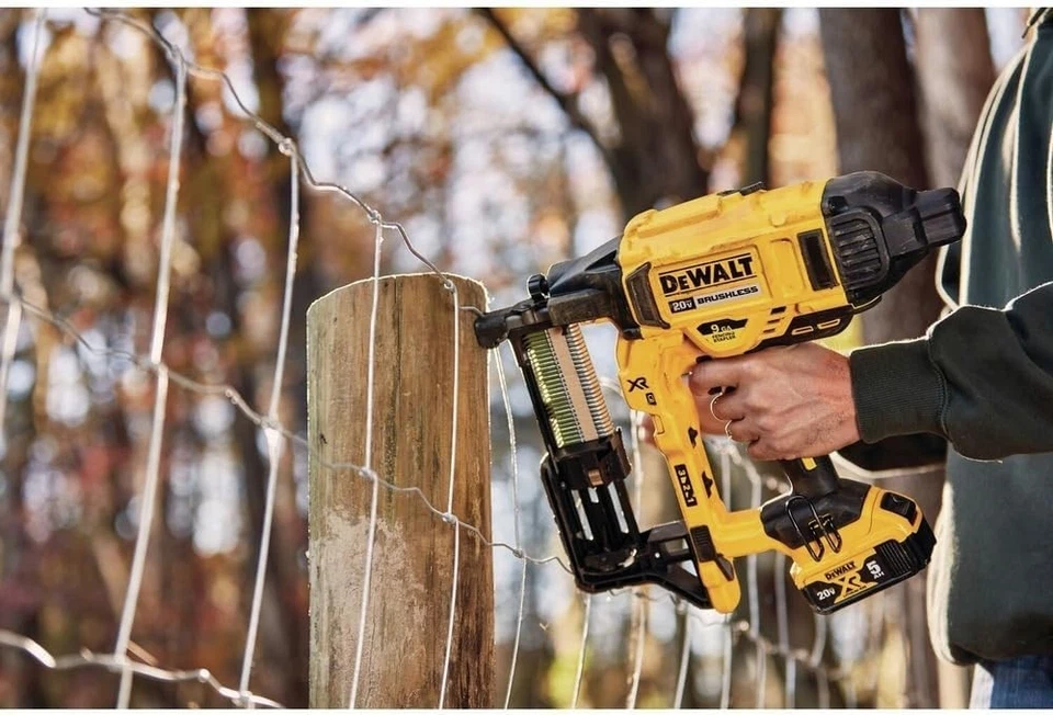 Grapadora de esgrima inalámbrica calibre 9 máximo de 20 V con batería de 20 V DCFS950 + 5AH Foto 4 de 4