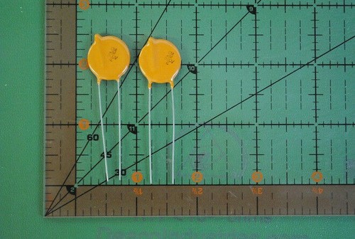 .1uF 500v Vishay Cera-Mite Sprague Condensatore Ceramico 20% 565R5GAP10 AUDIO 2pcs  - Foto 1 di 5