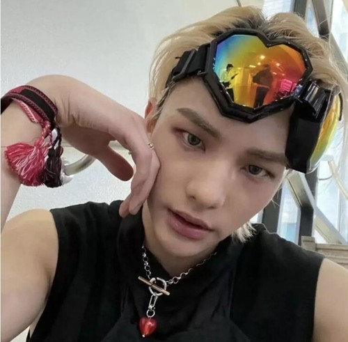 Stray Kids Felix Hyunjin Red Heart Pendant Toggle Bar Unisex Necklace KPOP Idol - Picture 6 of 15