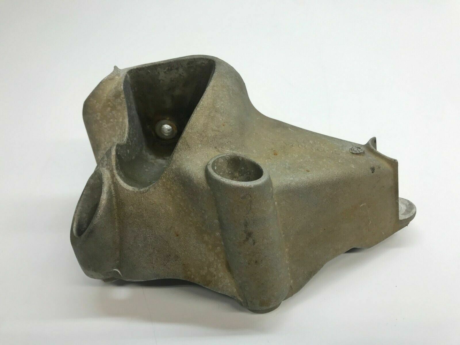 LAMBORGHINI AVENTADOR RIGHT SIDE ENGINE MOUNT SUPPORT BRACKET OEM 470199308A