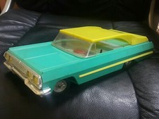 GIOCATTOLO VINTAGE CHEVROLET IMPALA SUPER SPORT 1965 AUTO D'EPOCA PLASTICA FUNZIONAMENTO A BATTERIA. 