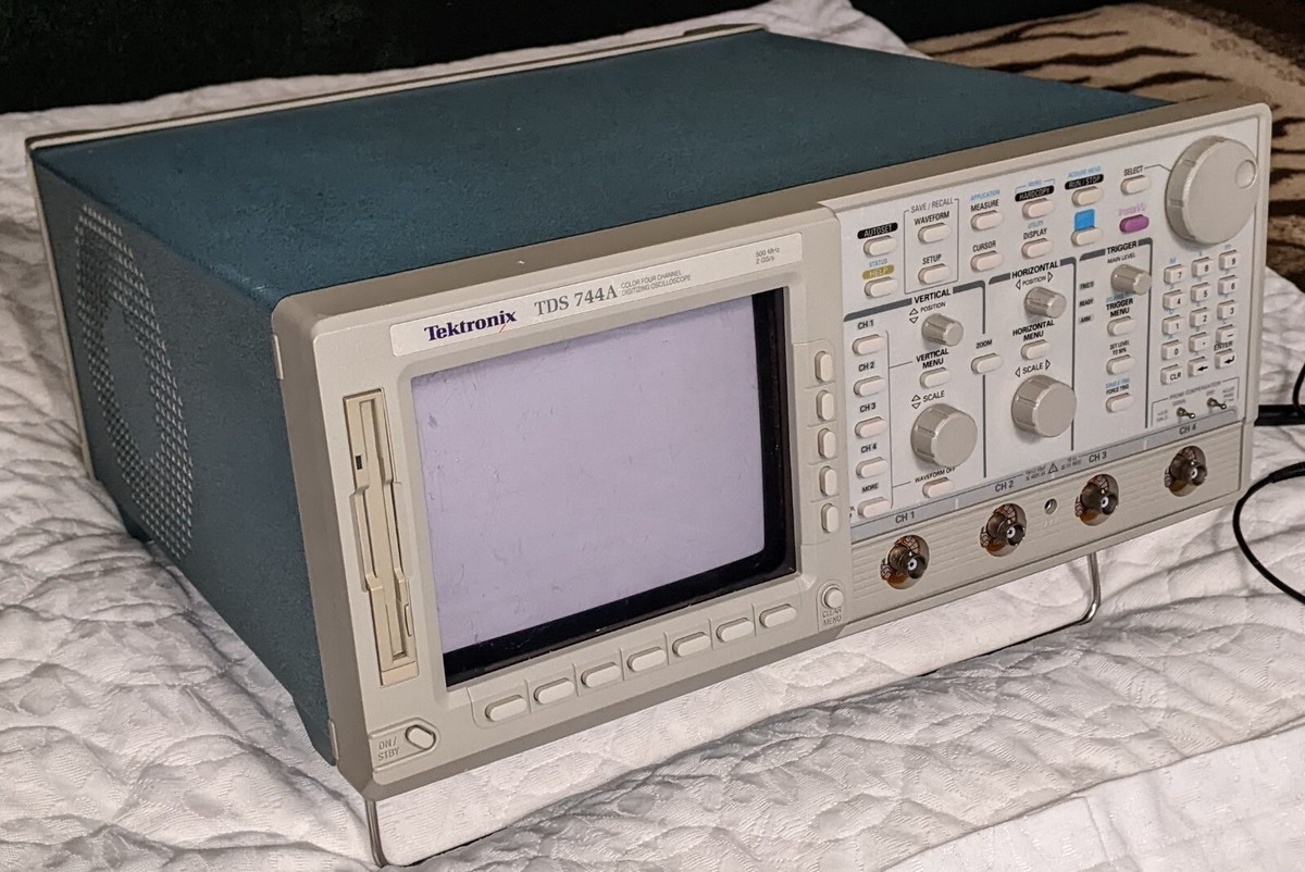 Tektronix TDS744A 500mHz | eBay Tektronix TDS744A 500mHz | eBay