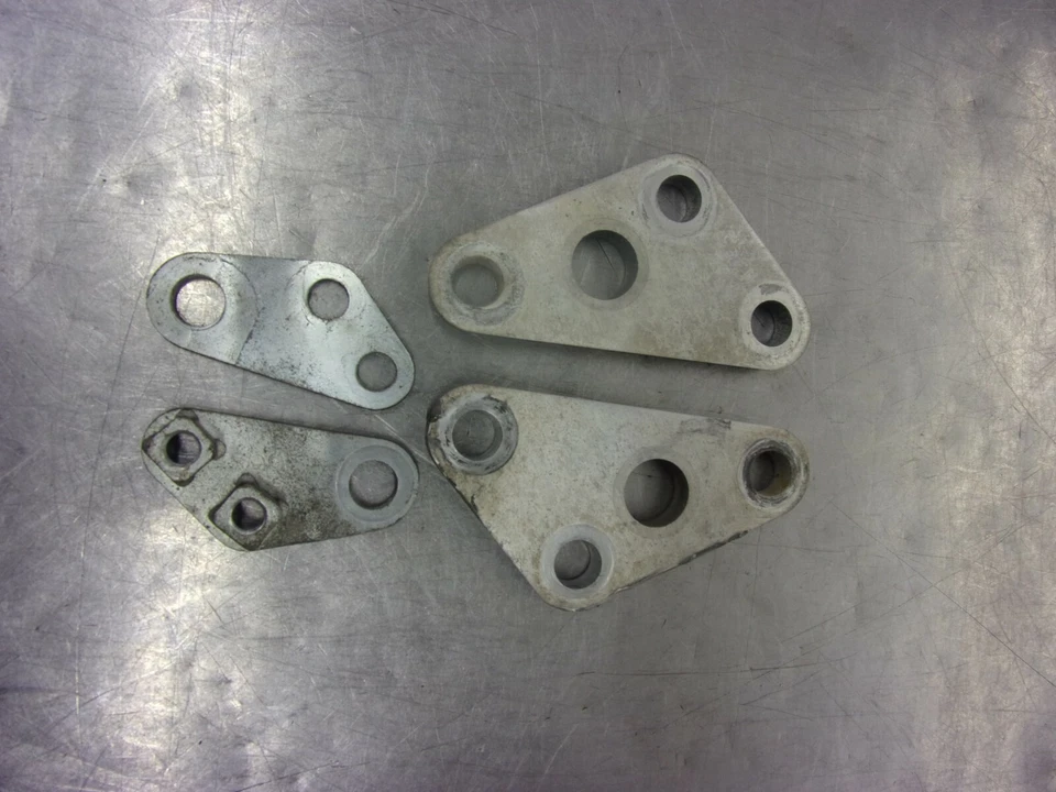 591 A KAWASAKI  KLX  250S 250S 2012 OEM  ENGINE MOUNT BRACKET (FOUR) Foto 2 de 3