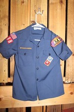 Boy Scouts of America BSA Youth Shirt Medium Blue Cub Sewn on patches