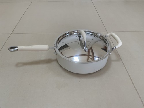 KitchenAid 2.8l 24cm Sauté Pan With Lid Cream - Picture 1 of 8