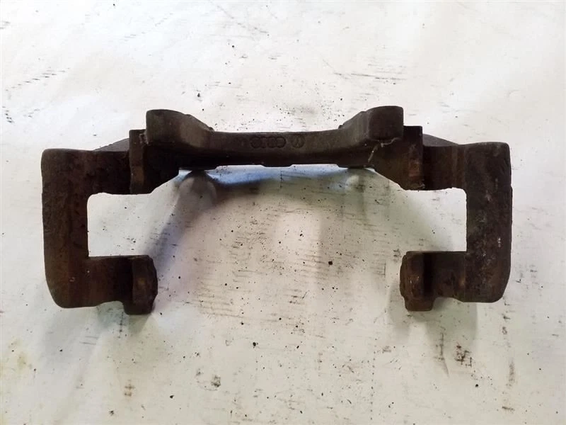 Soporte pinza freno delantero derecho | Se adapta a Volkswagen Passat 1996-2006 / Audi A4 Foto 4 de 4