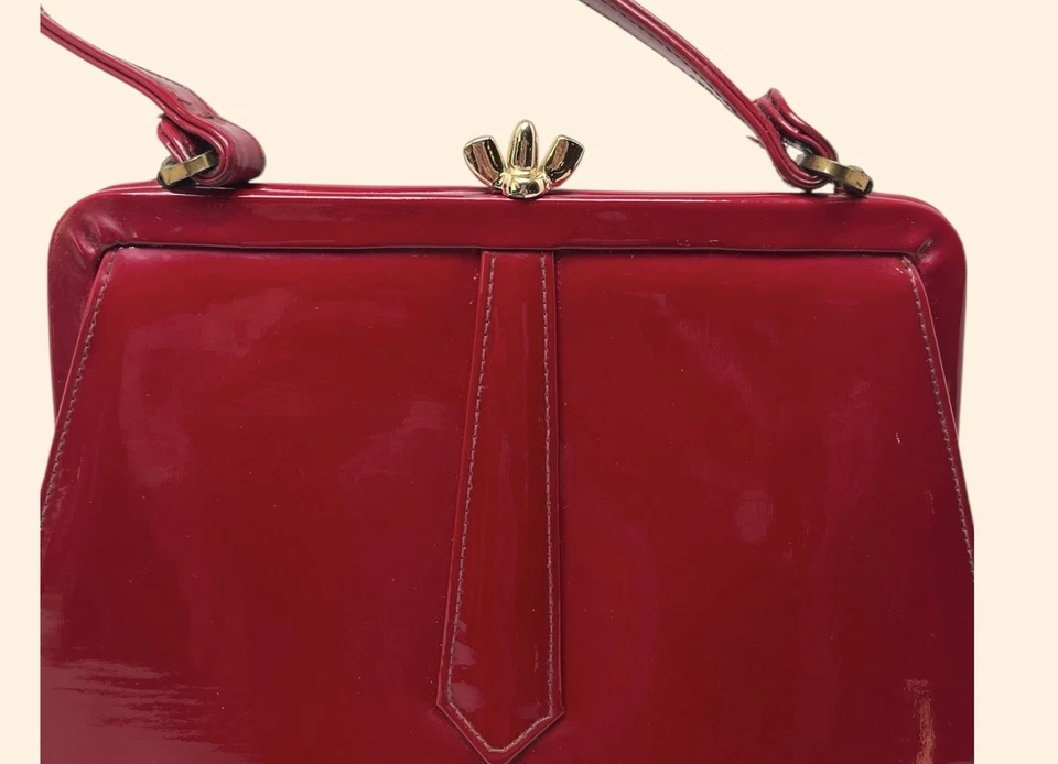 Bolso de mano vintage de charol rojo cereza de los años 60 bolso de mediados de siglo Foto 3 de 4
