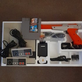 Nintendo NES Entertainment System Action Set Console Bundle w/ Zapper