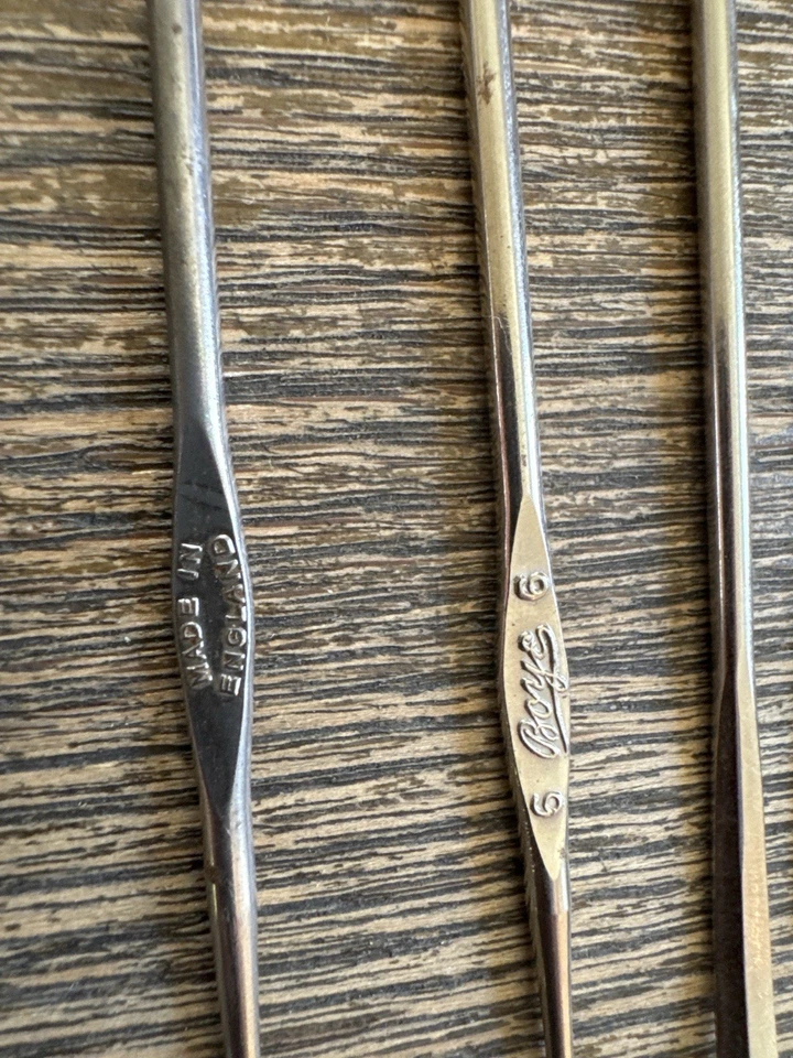 Vintage Embroidery Floss 100 Skeins + Crochet Hooks, Needles, 5" Hoop+ supplies - Image 4 of 4