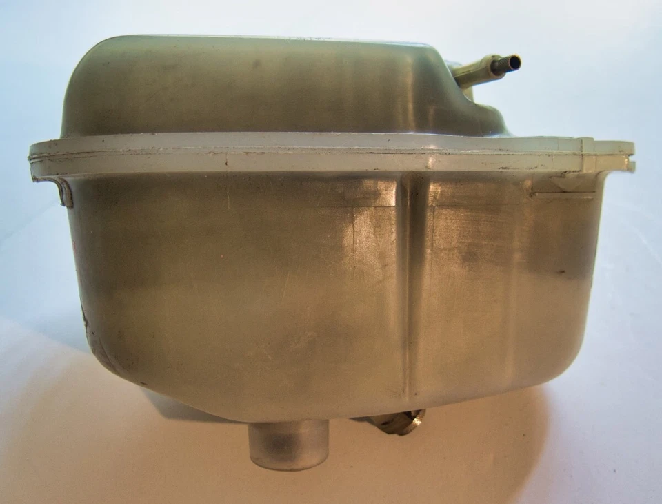 Tanque de expansión de refrigerante Audi Coupé, 4000 Quattro 857121403 Foto 2 de 4