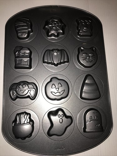 Wilton Halloween Cookie Shapes Christmas Baking 12 Designs Preowned - Picture 2 of 2
