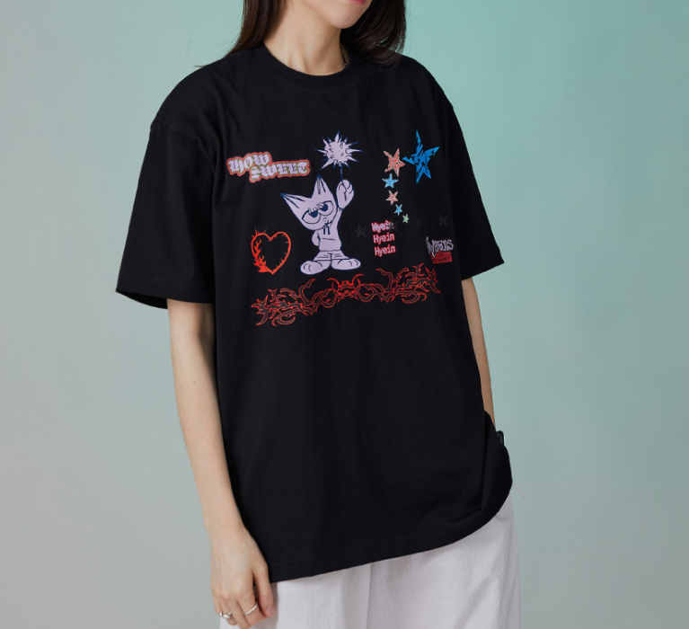 How Sweet newjeans tシャツ　Mサイズ　黒 NewJeans How Sweet Logo T-Shirt Black – LINE FRIENDS_US