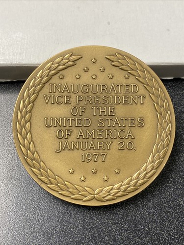 Walter Mondale Inauguration Medal in Bronze - Picture 2 of 5