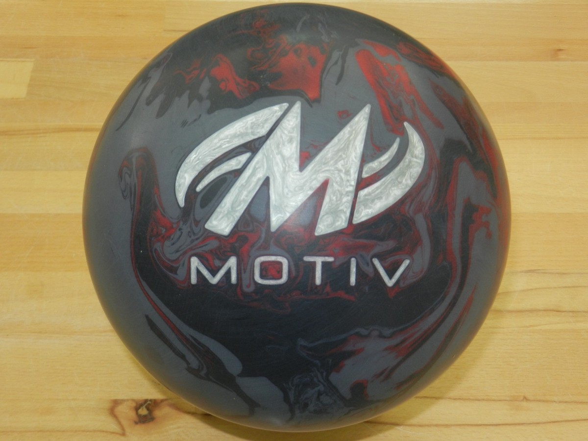 MOTIV JACKAL LE ボウリングボール 14p2～4ozです。 MOTIV JACKAL LE