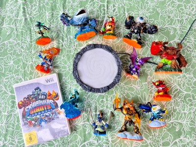 Skylanders Figuren Sammlung mit jeweiligen Karten, Portal of Power & CD-Wii