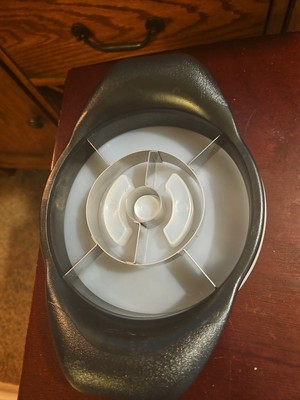 Pampered Chef Large Fruit/Melon Wedger Corer Cutter Slicer #2416 w/ Guard 819